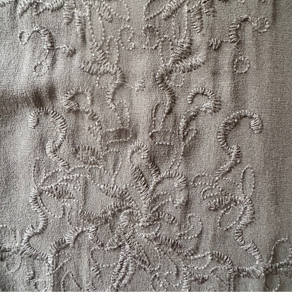 Aritzia Wilfred Tank 100% Silk Black Embroidered Lightweight Sheer Classic Sz XS - Picture 10 of 12